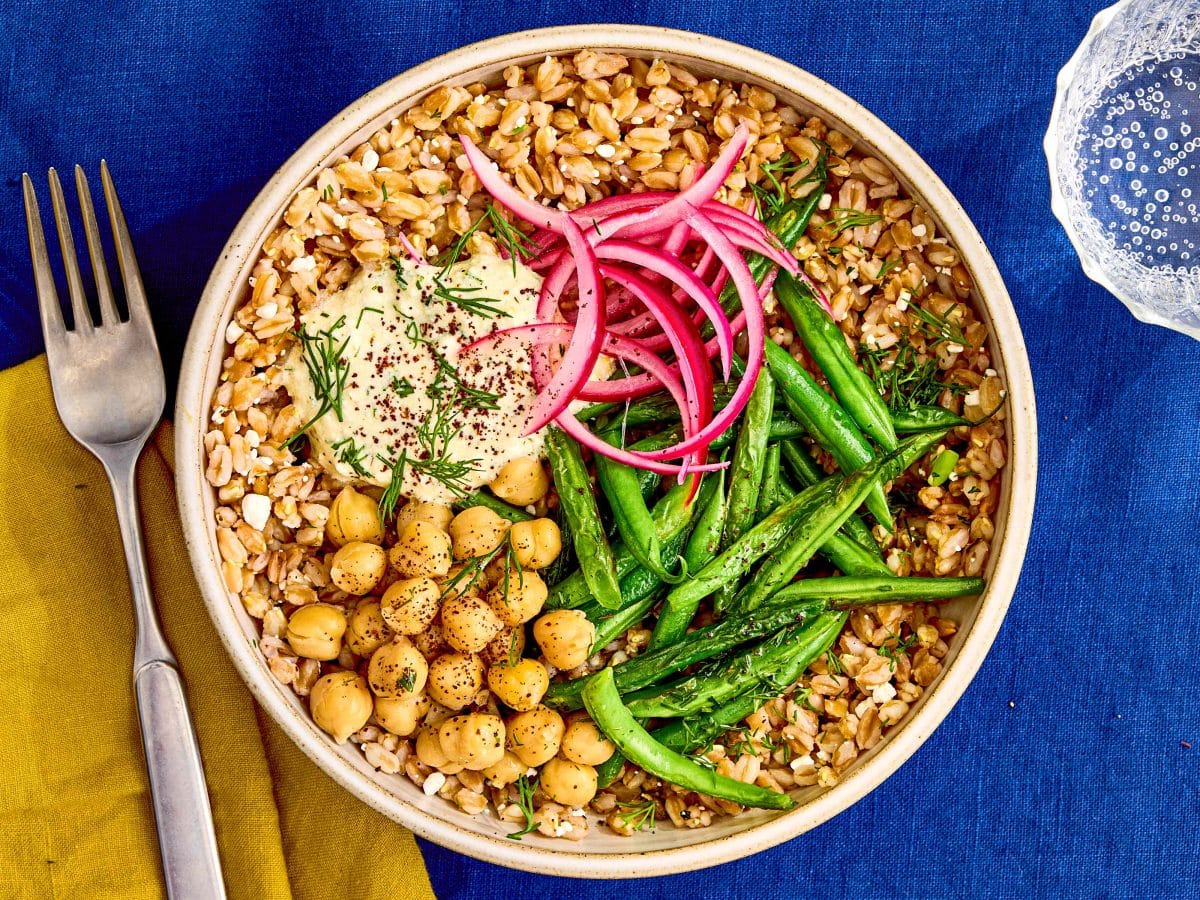 Lemony Grain Bowl with Green Beans, Chickpeas, and Cottage Cheese