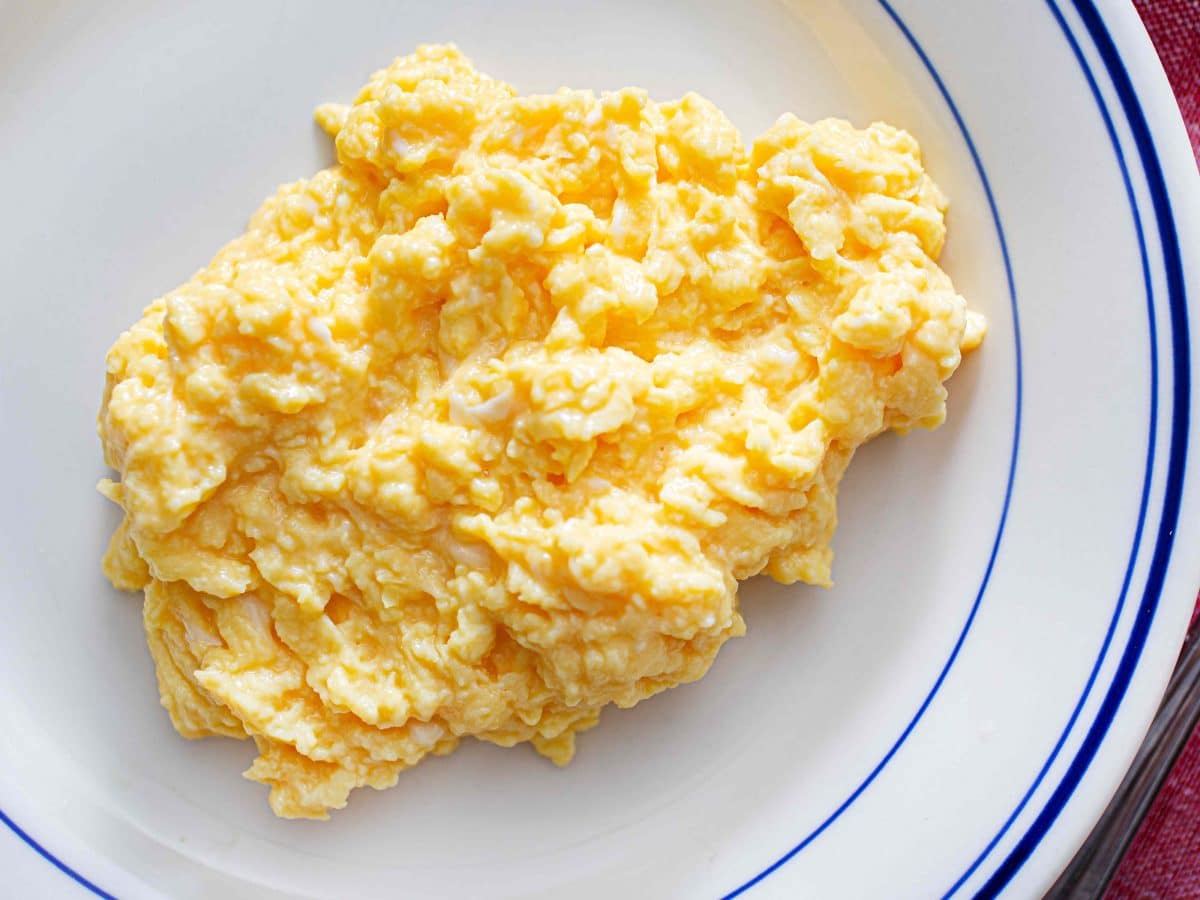 How to Make Creamy, Restaurant-Style Scrambled Eggs at Home