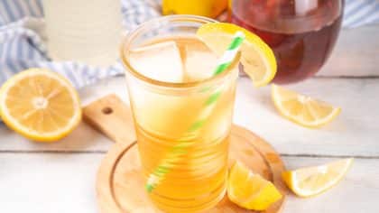 Make Scratch-Made Vodka Lemonade For A Crowd With These Easy Tips