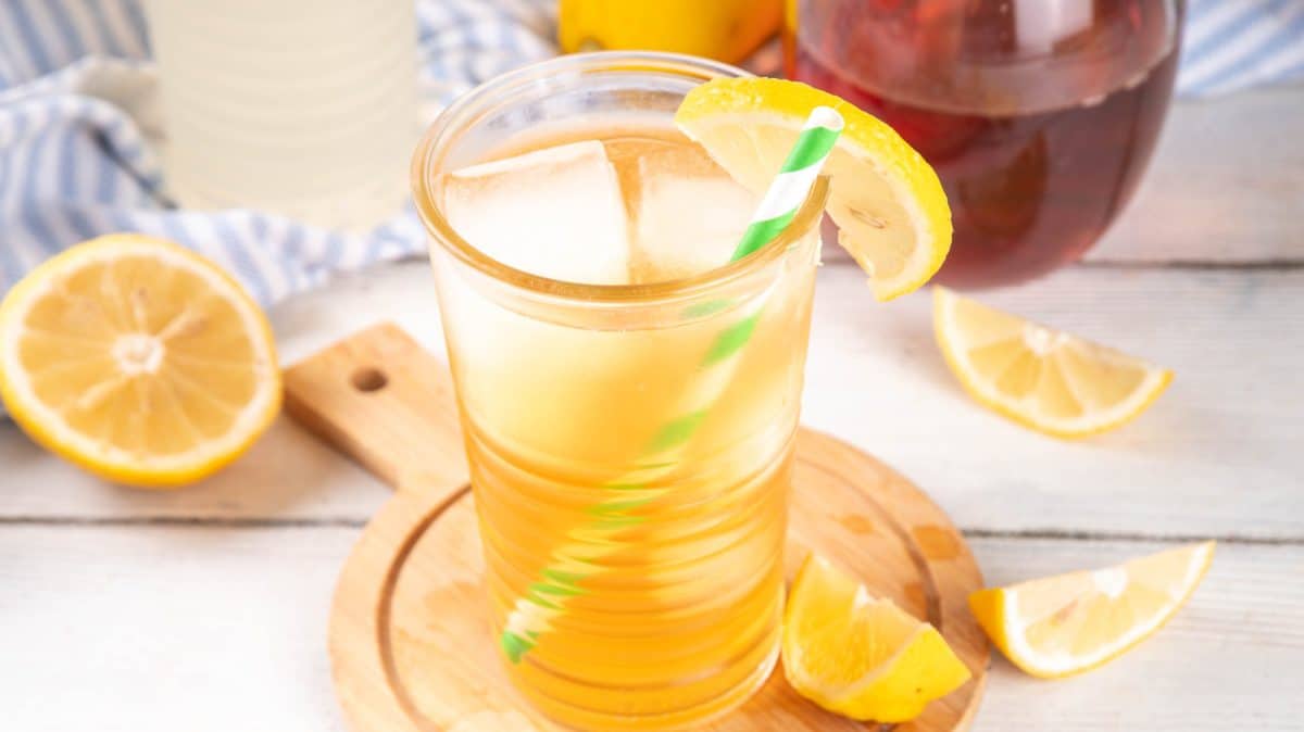 Make Scratch-Made Vodka Lemonade For A Crowd With These Easy Tips