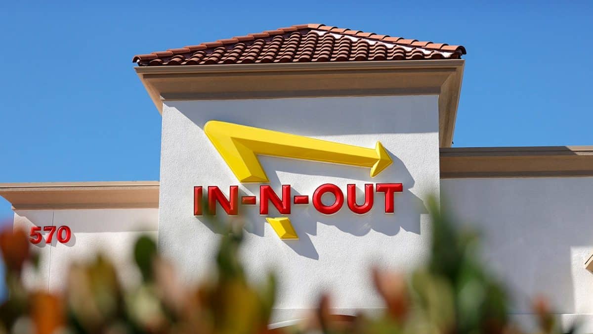 Liberals rage at In-N-Out Burger after fast food chain bans masks for employees
