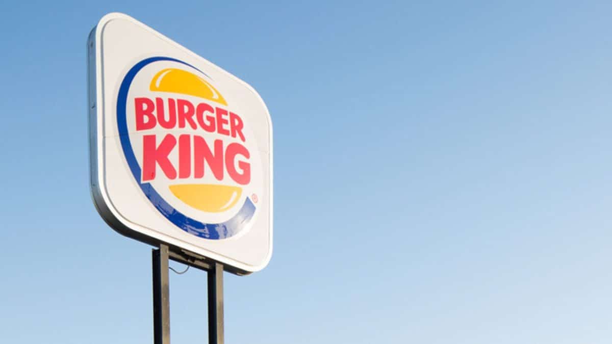 Florida man jumps Burger King counter, threatens workers with pliers to get free food: surveillance video