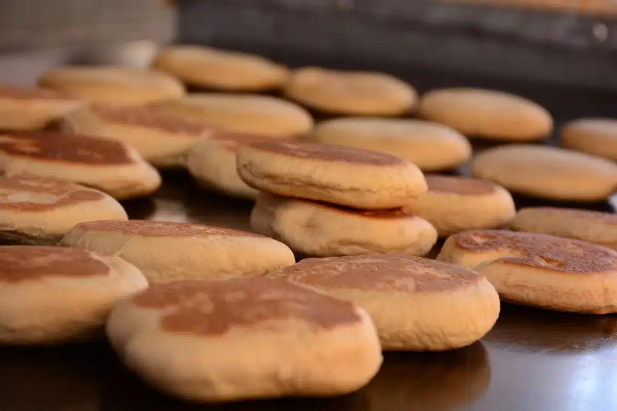 Close-up of flour and dough with a measuring spoon, showing the idea of protein and gluten