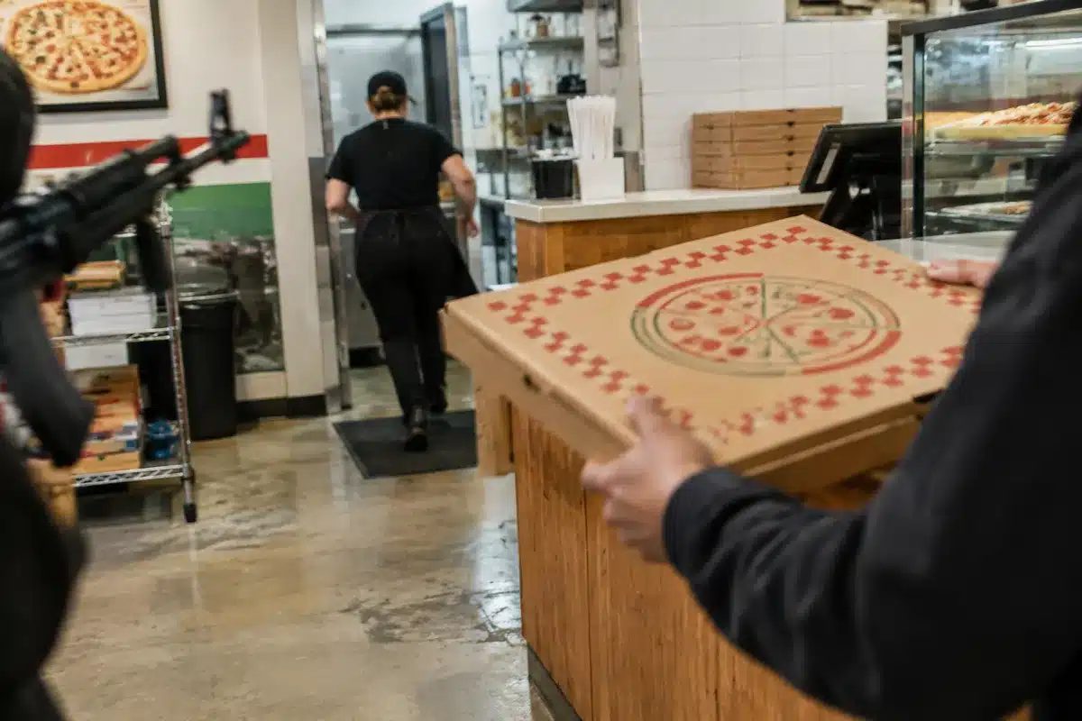 AK-47 threat at Little Caesars in Tennessee: customer upset over delayed pizza order