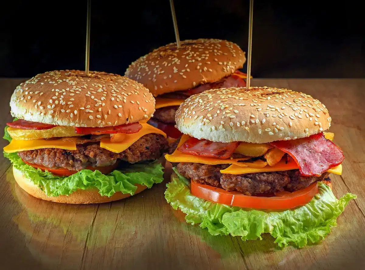 Tray with deconstructed burger, extra bun and separate toppings container